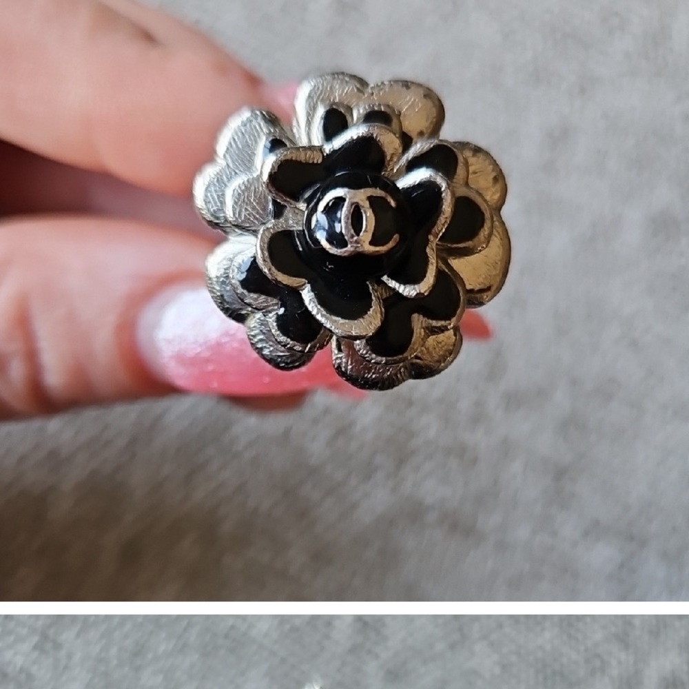 CHANEL Camellia CC Logo Silver and Black
Ring 03C ..comes with COA